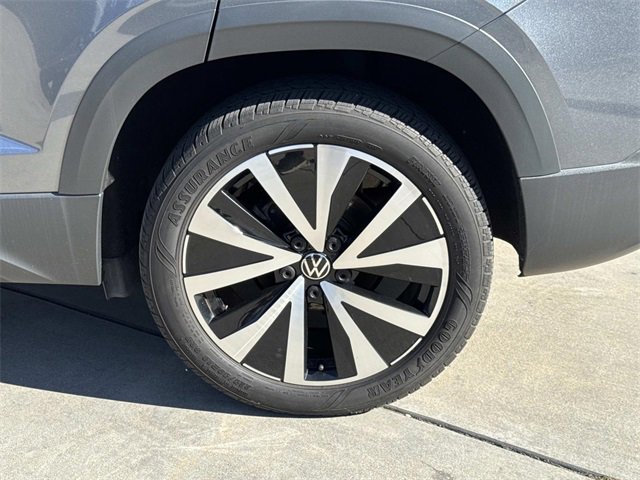 Certified 2022 Volkswagen Taos SE image 6