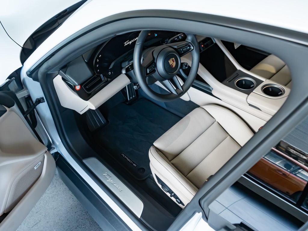 New 2026 Porsche Taycan image 4