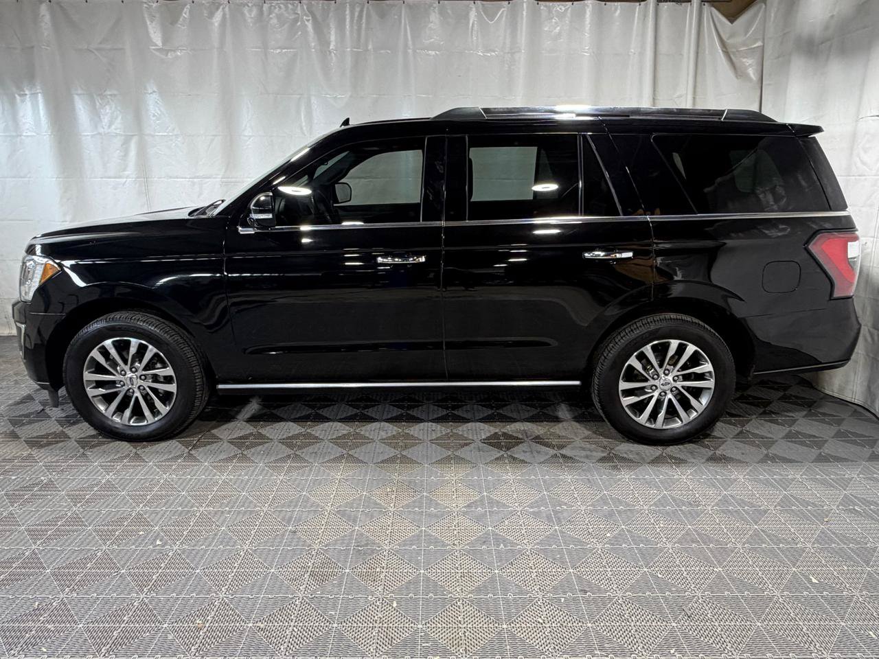 Used 2018 Ford Expedition Limited AWD/4WD image 5