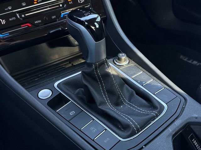 Used 2025 Volkswagen Jetta SE image 20