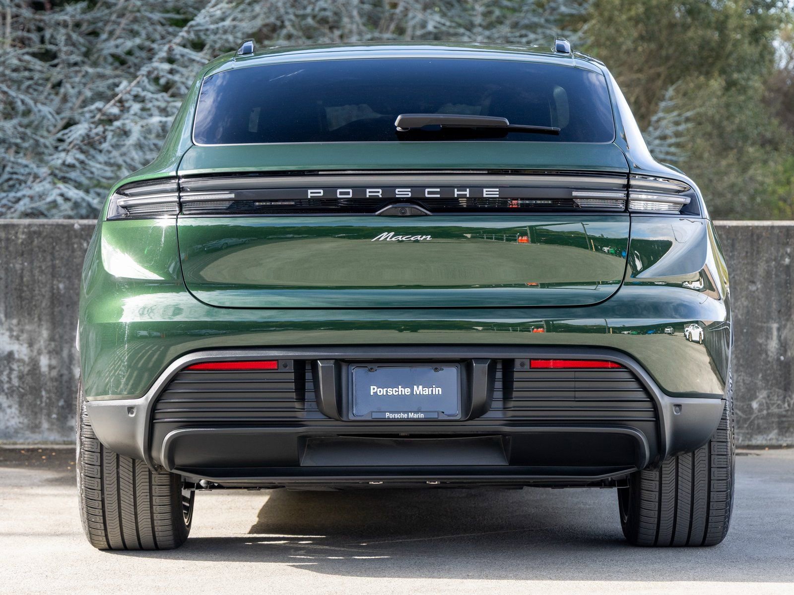 Certified 2025 Porsche Macan Electric image 10