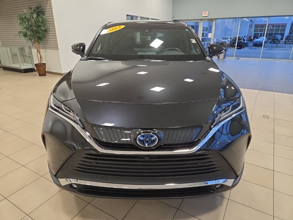 Used 2023 Toyota Venza Limited image 4