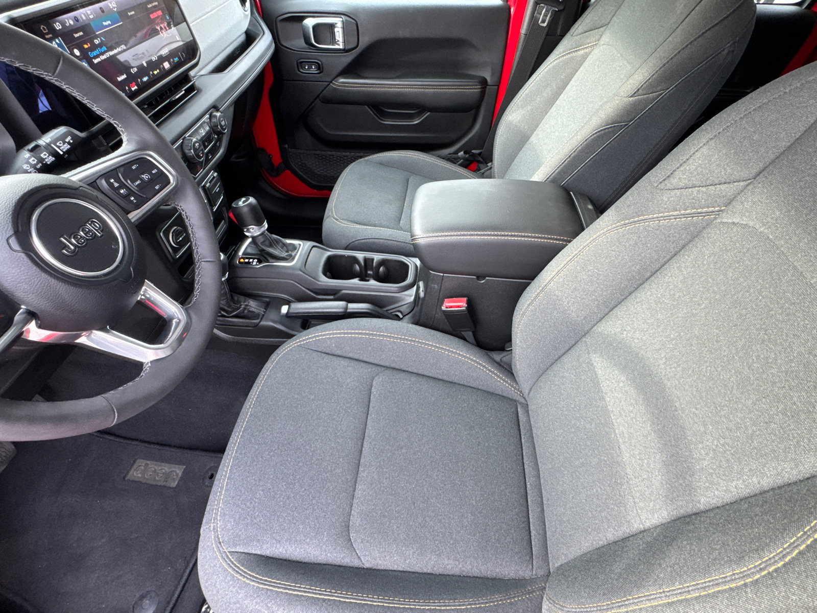 Used 2025 Jeep Wrangler Sahara image 9