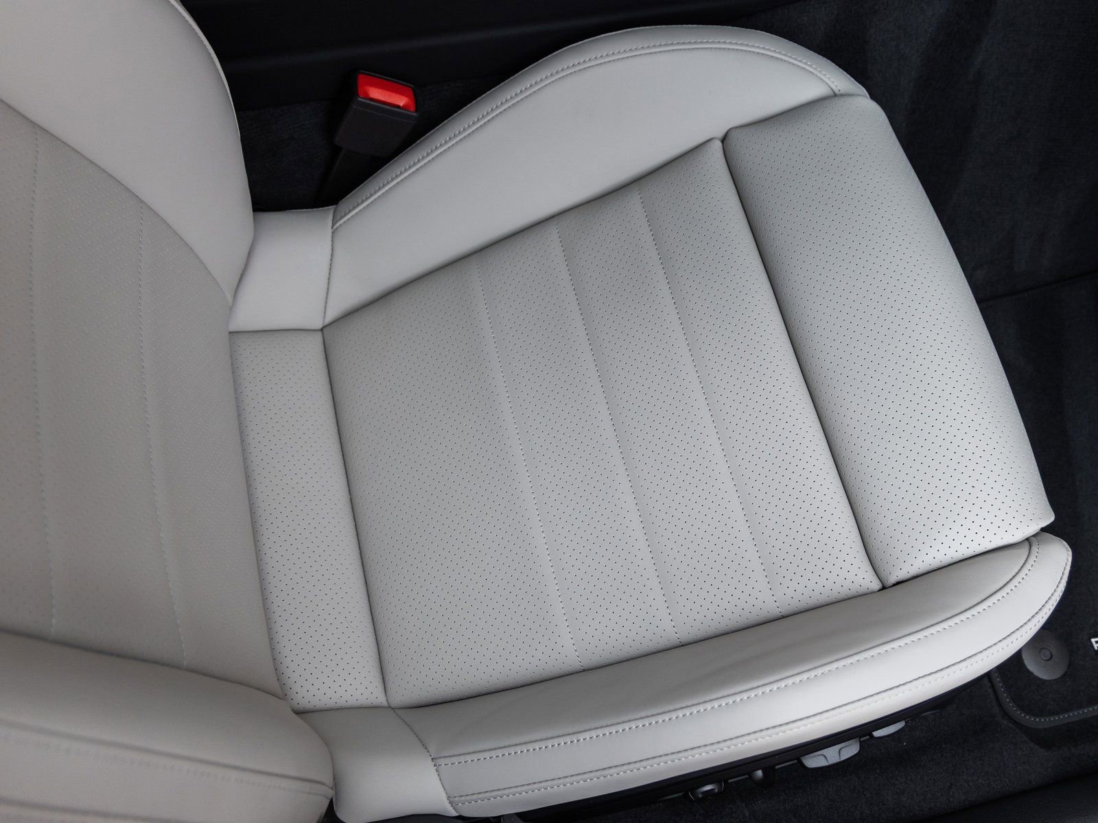 Certified 2025 Porsche Panamera image 44