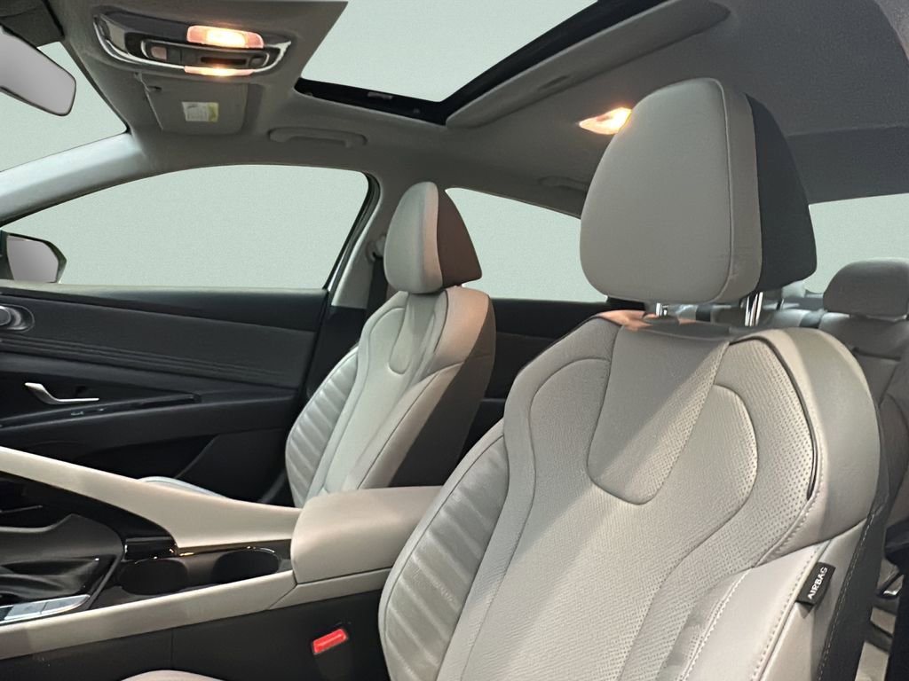Certified 2025 Hyundai Elantra Limited image 9