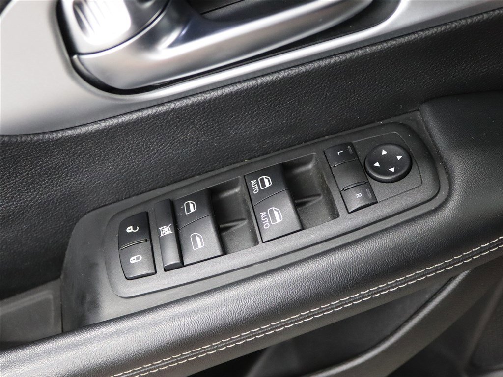 Used 2022 Chrysler Pacifica Touring-L w/ S Appearance Package image 36