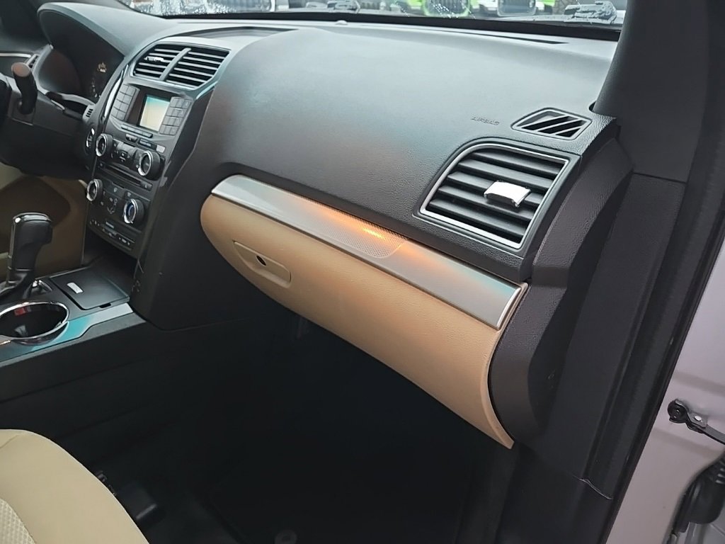 Used 2017 Ford Explorer XLT image 70