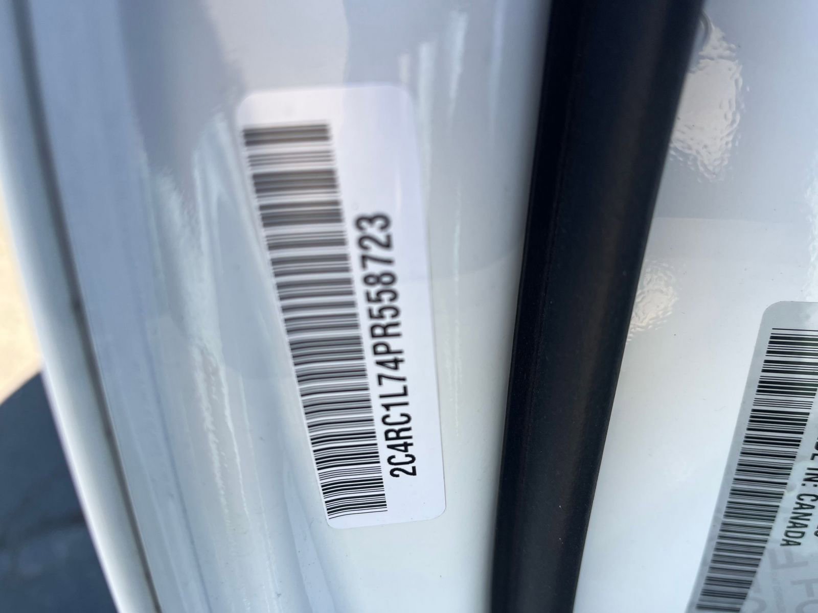 Used 2023 Chrysler Pacifica Touring-L image 35