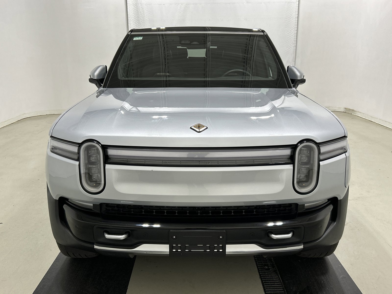 Used 2025 Rivian R1S Adventure AWD/4WD image 8