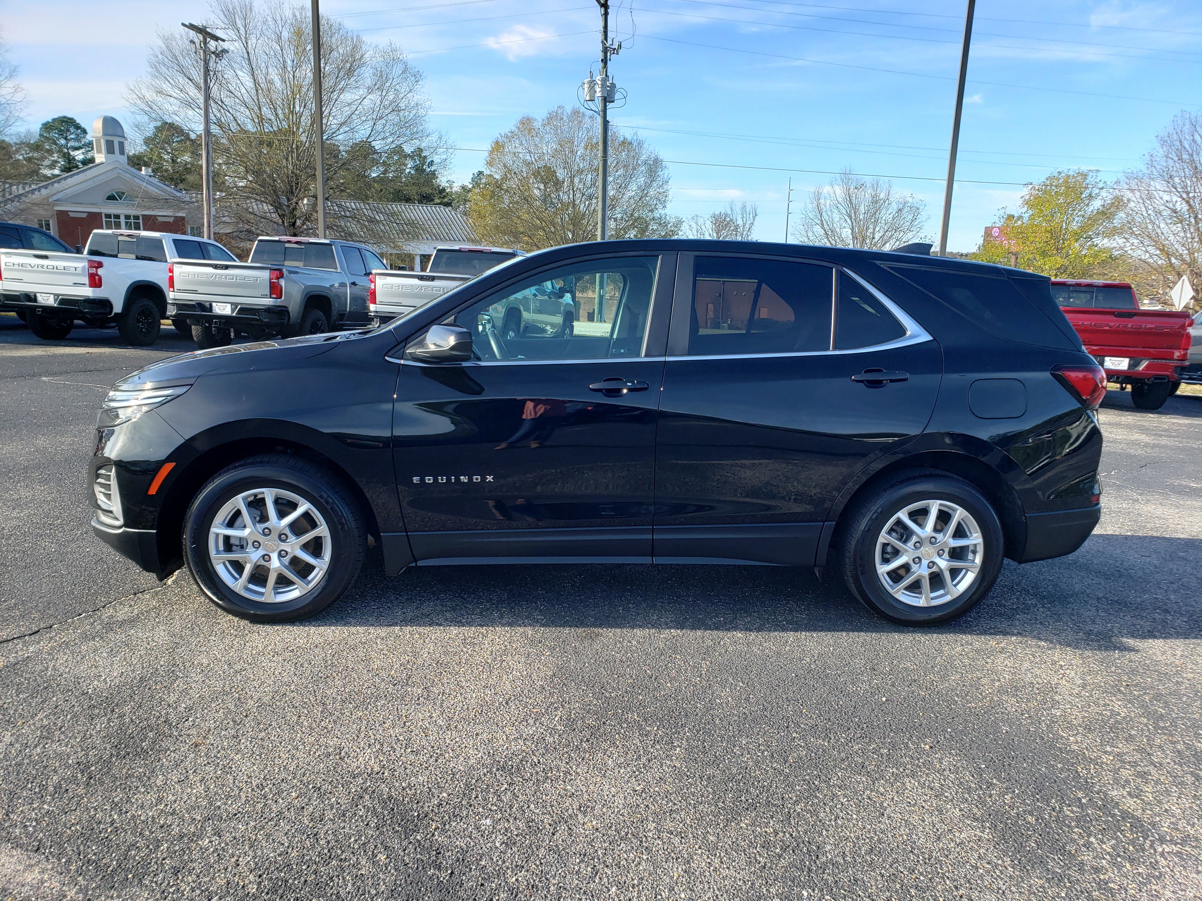 New 2022 Chevrolet Equinox LT w/ Driver Convenience Package image 6