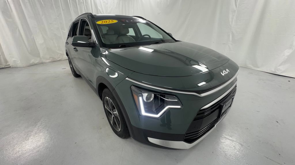 Used 2025 Kia Niro EX FWD image 4
