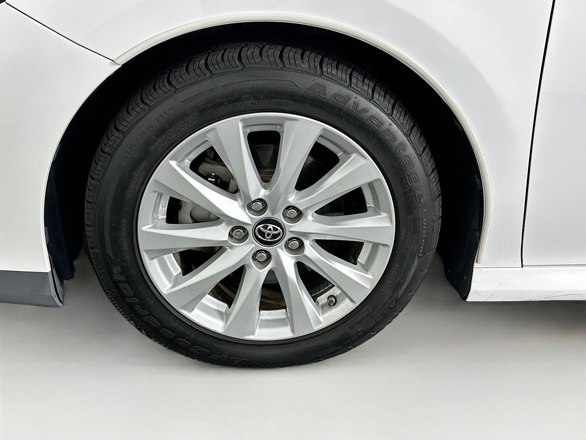 Used 2019 Toyota Camry LE image 11