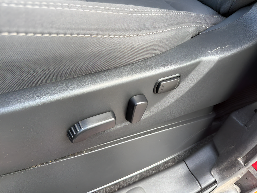 Certified 2025 Nissan Frontier SV RWD image 16