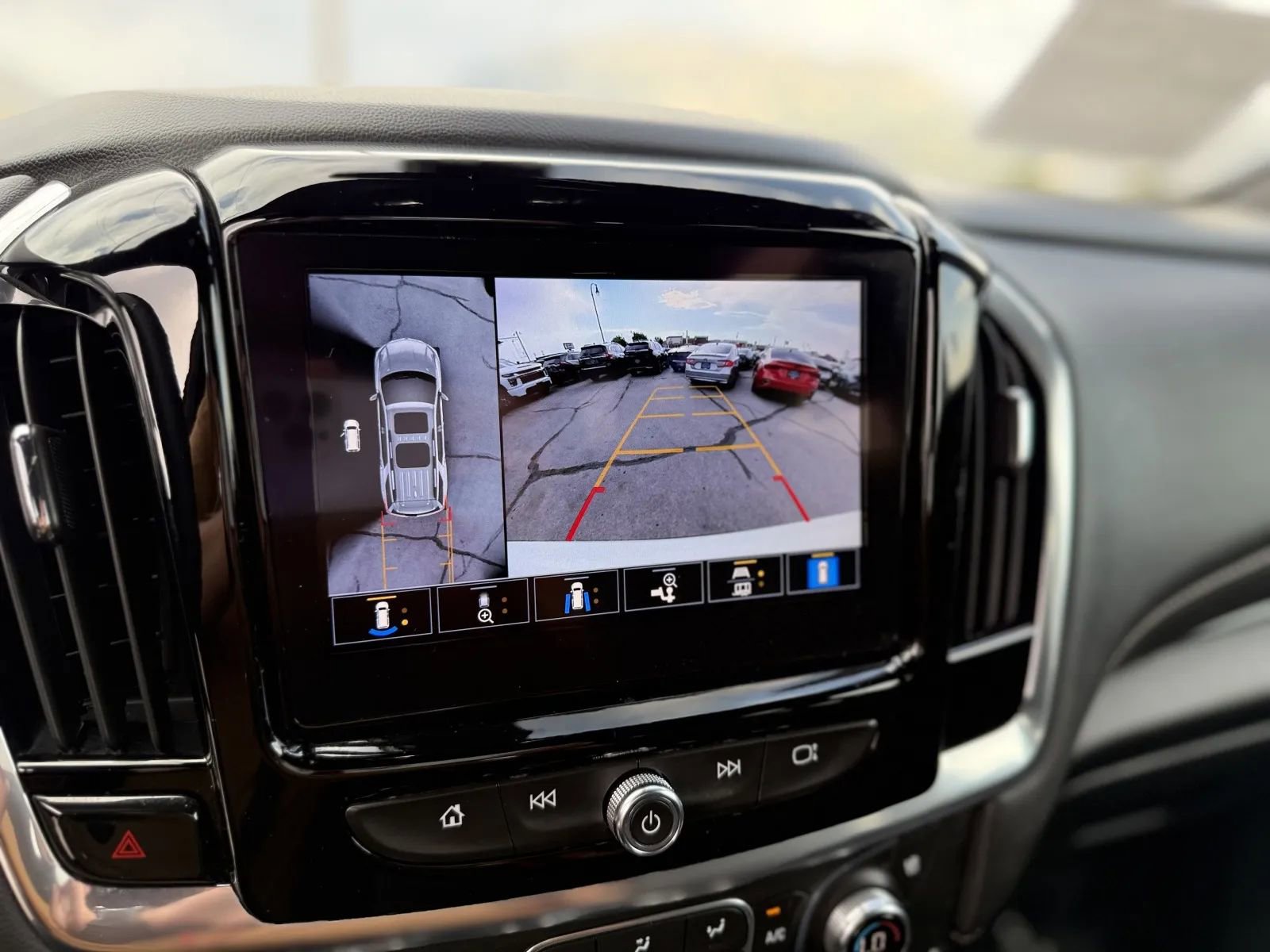 Used 2023 Chevrolet Traverse Premier w/ Redline Edition AWD/4WD image 36