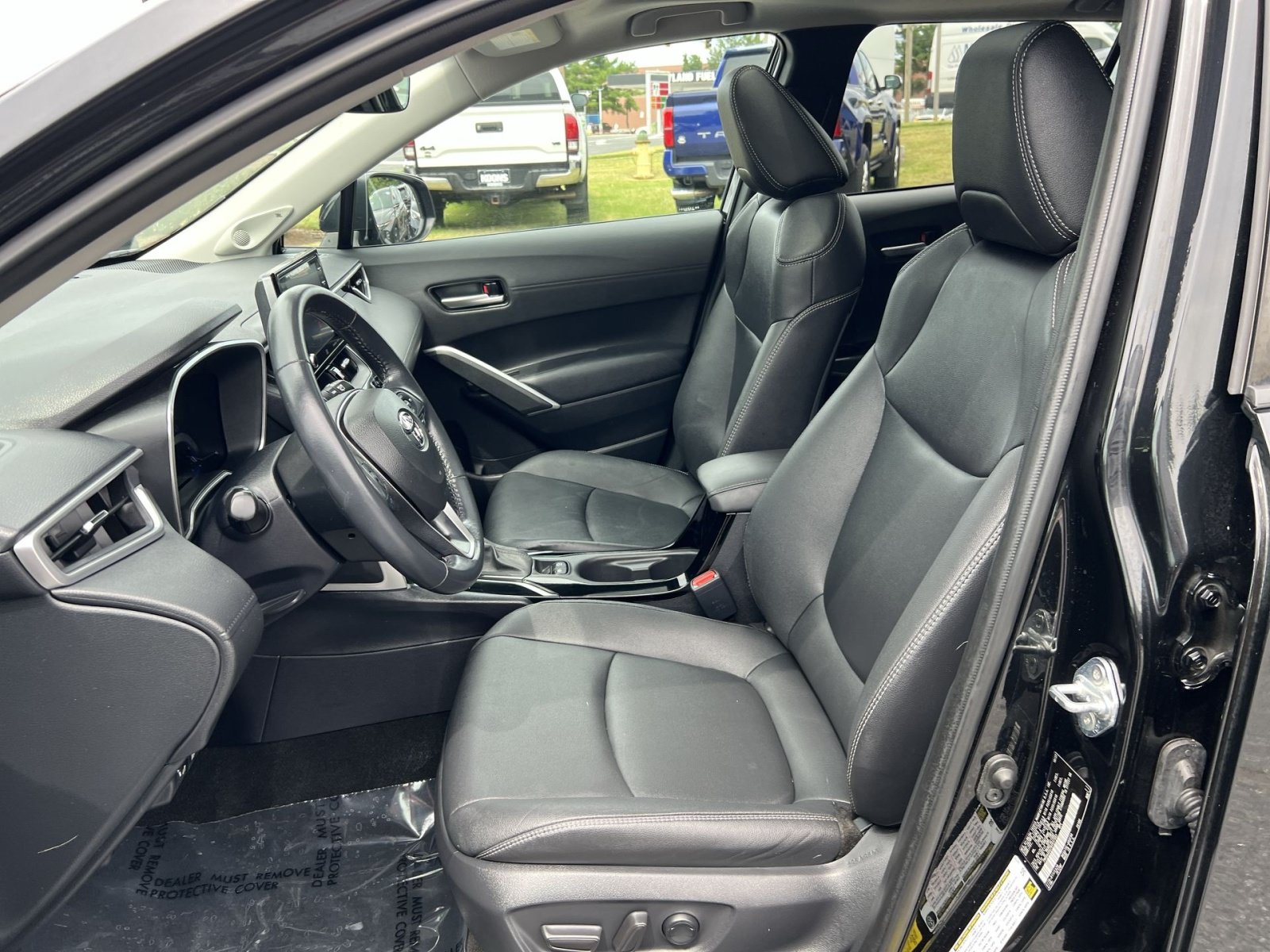 Used 2022 Toyota Corolla Cross XLE w/ Convenience Package AWD/4WD image 13