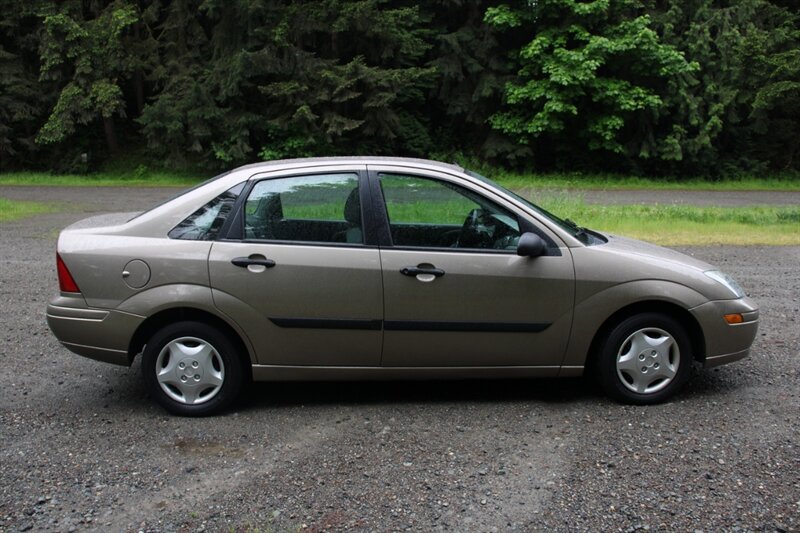 Used 2003 Ford Focus LX FWD image 10