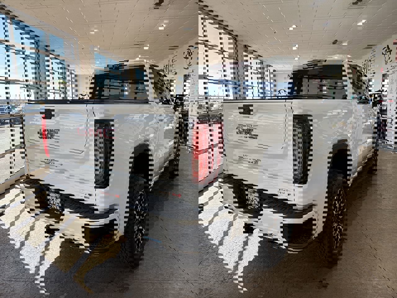 Used 2022 GMC Sierra 1500 AT4 w/ AT4 Premium Package image 2