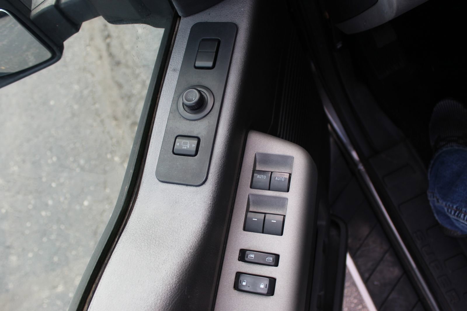 Used 2013 Ford F350 Lariat w/ Lariat Interior Pkg image 25