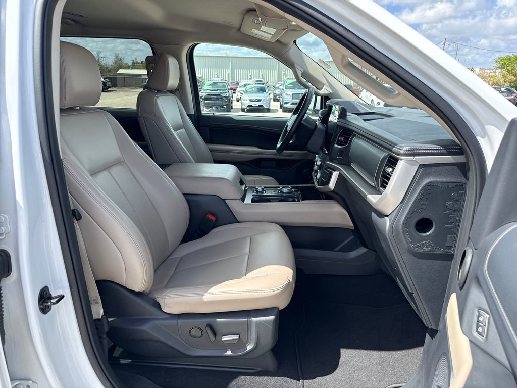 Used 2024 Ford Expedition Max XLT image 27