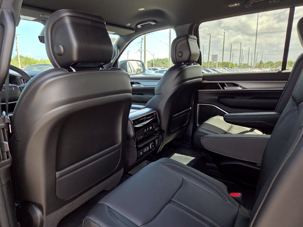 New 2026 Jeep Grand Wagoneer Limited AWD/4WD image 11