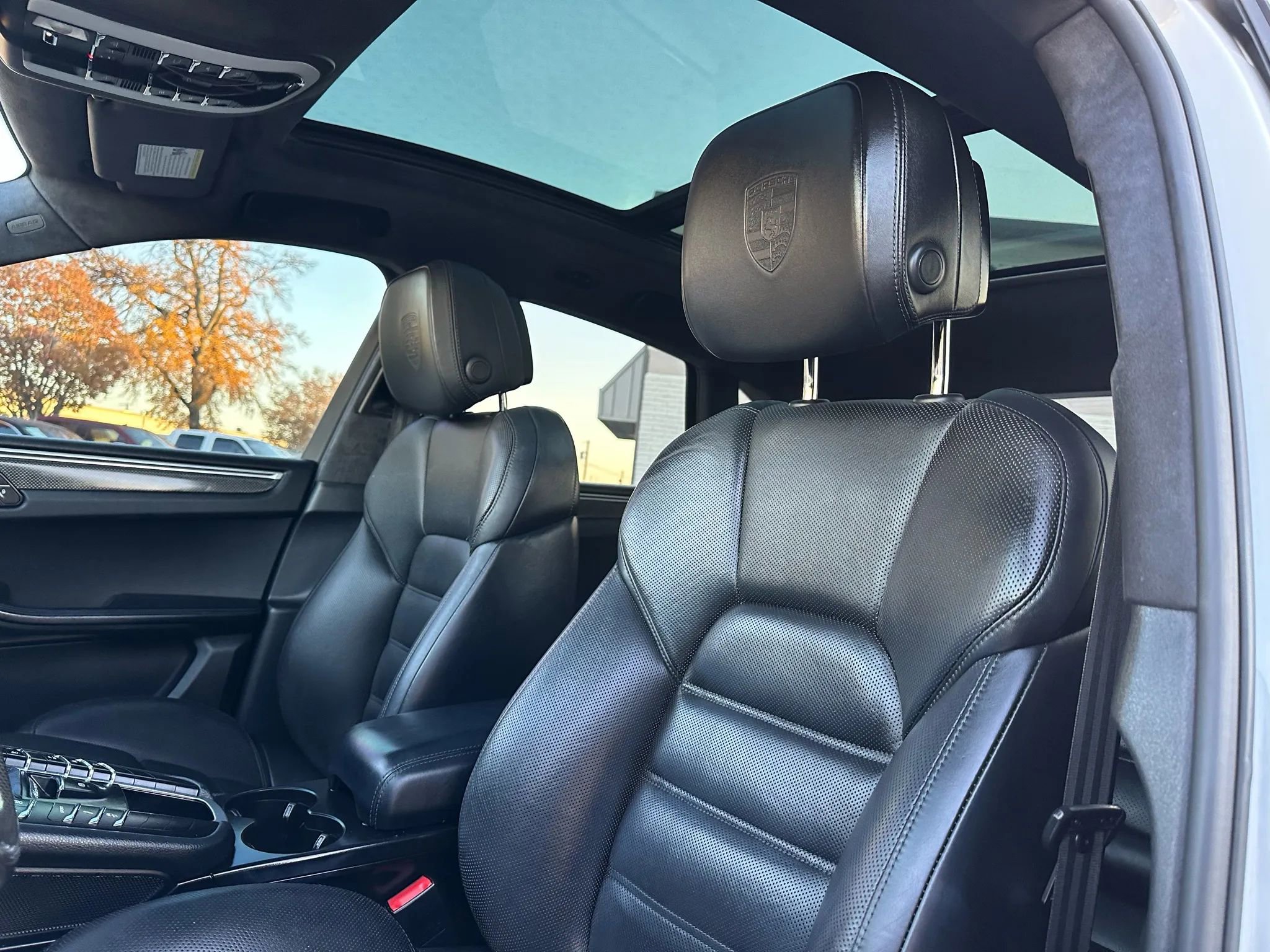 Used 2017 Porsche Macan Turbo image 17