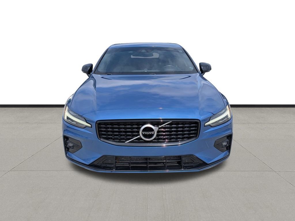 Used 2020 Volvo S60 T6 R-Design image 2