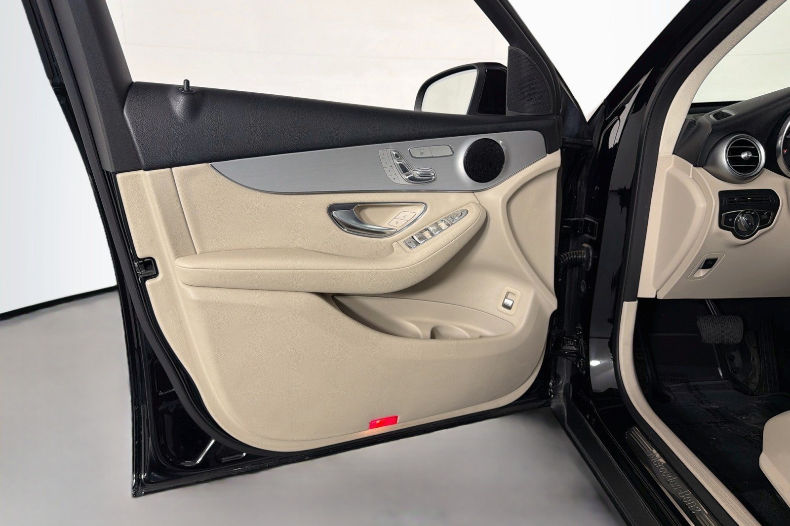 Used 2021 Mercedes-Benz GLC 300 image 21
