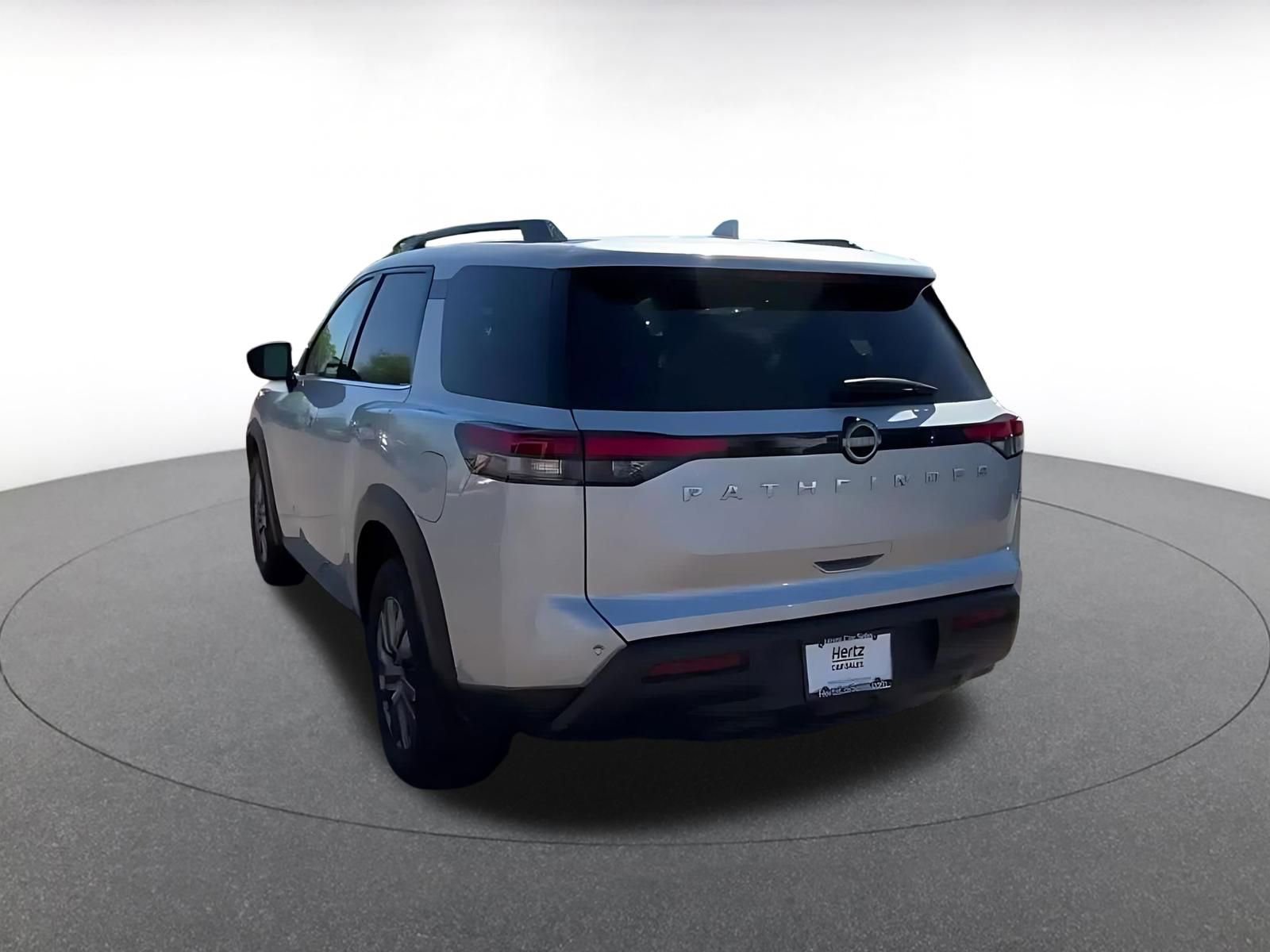 Used 2025 Nissan Pathfinder SV FWD image 11
