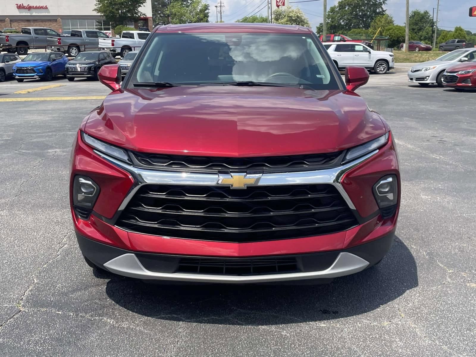 Used 2025 Chevrolet Blazer LT FWD image 8