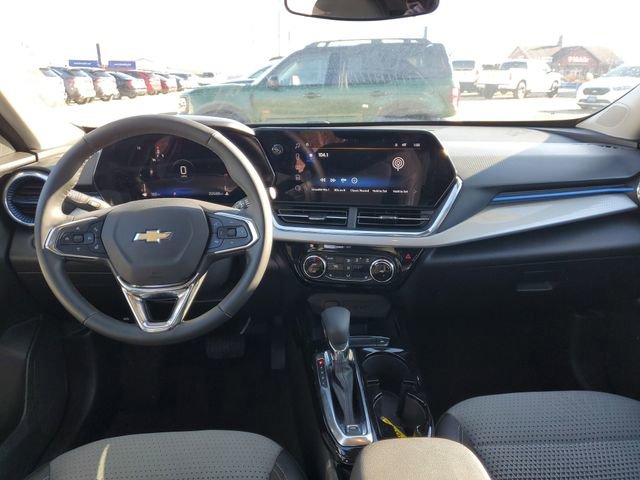 Used 2025 Chevrolet Trax LT w/ LT Convenience Package image 29