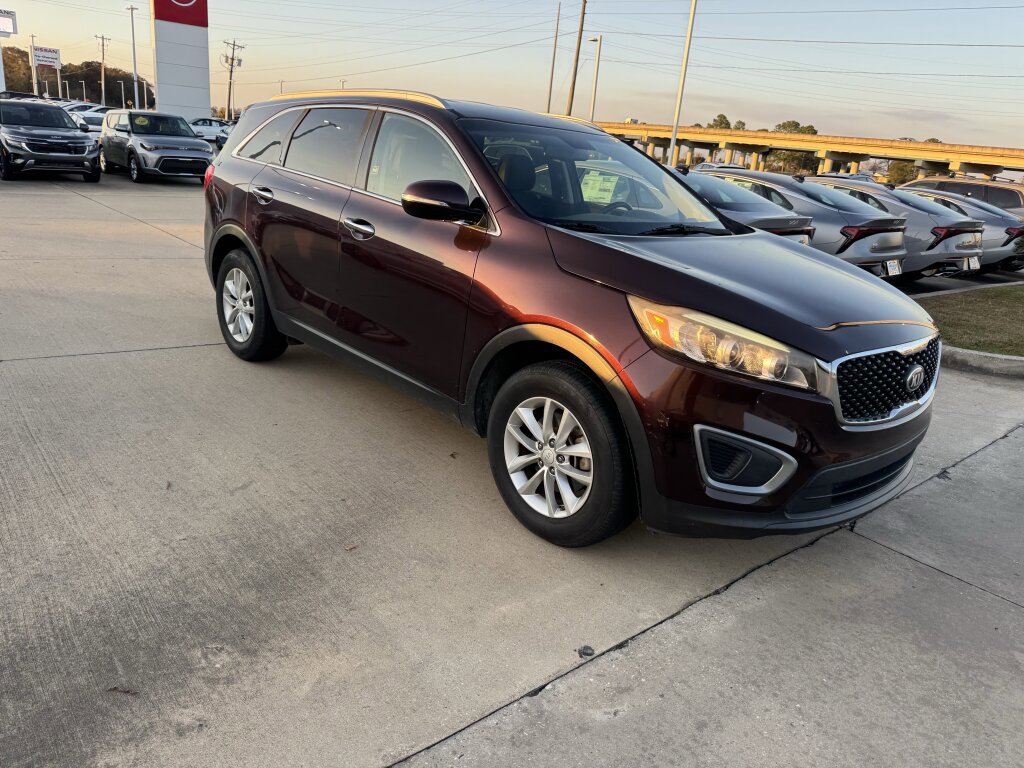 Used 2016 Kia Sorento LX w/ LX Convenience Package image 9