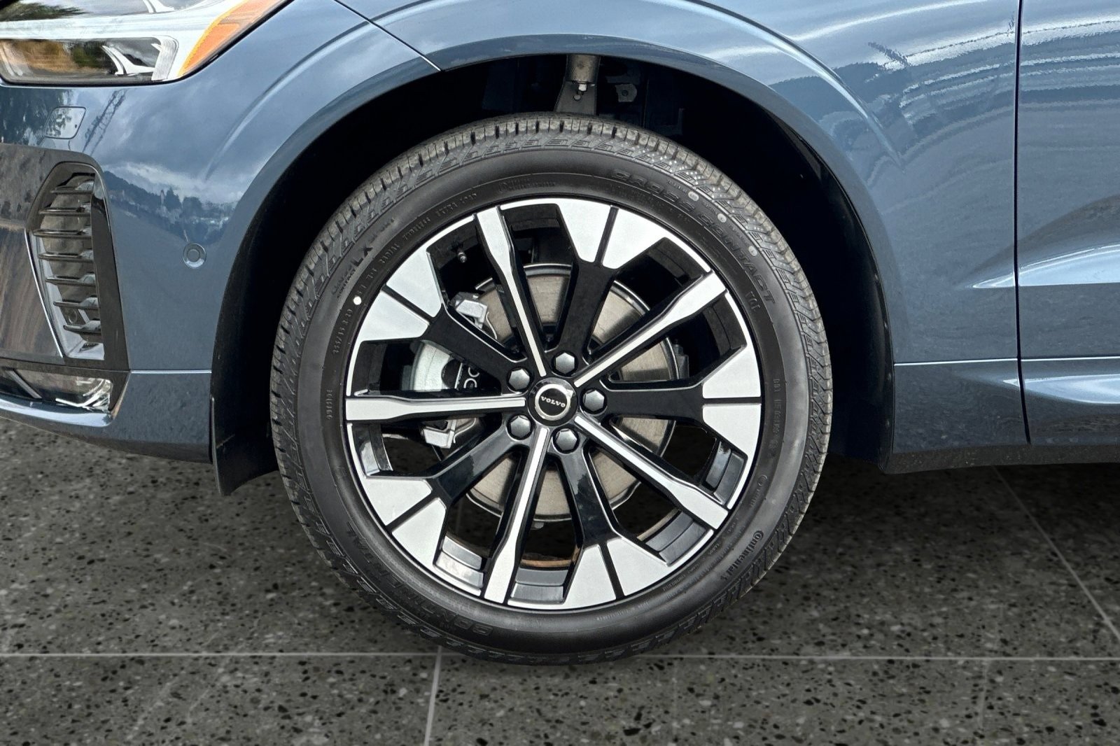 New 2026 Volvo XC60 B5 Ultra w/ Climate Package image 11