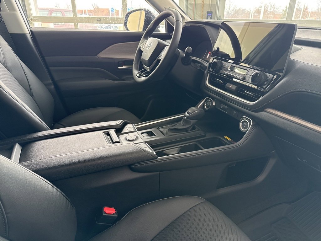 Used 2025 Toyota Grand Highlander AWD Hybrid image 25