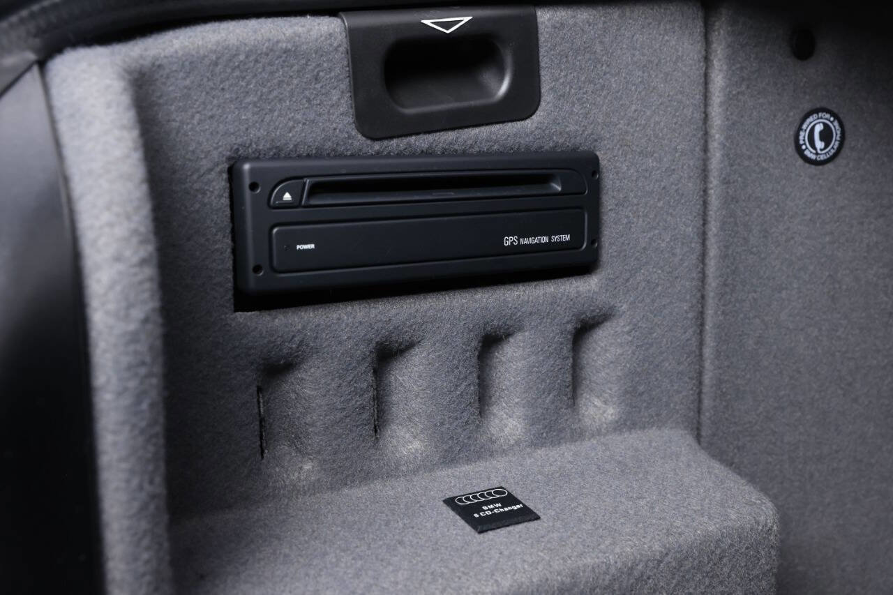 Used 2002 BMW M5 image 61