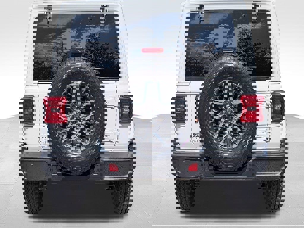 Used 2025 Jeep Wrangler Sahara image 4