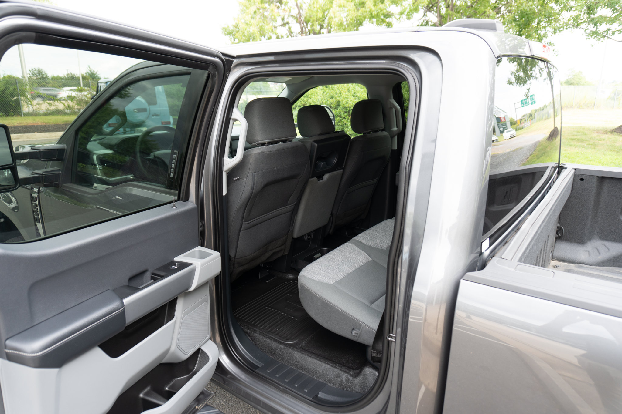 Used 2023 Ford F250 XLT w/ FX4 Off-Road Package AWD/4WD image 19