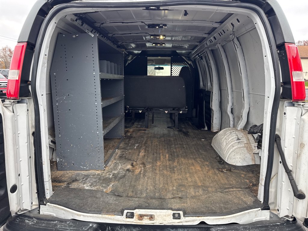 Used 2018 Chevrolet Express 2500 Extended RWD image 14