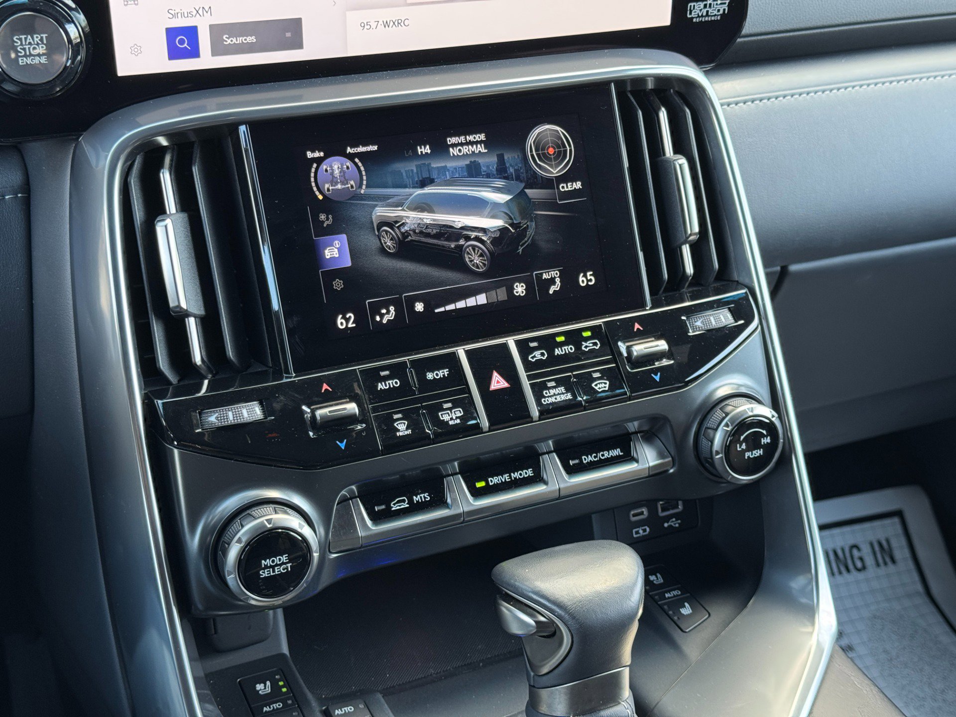 Used 2024 Lexus LX 600 4WD w/ Appearance Package image 34