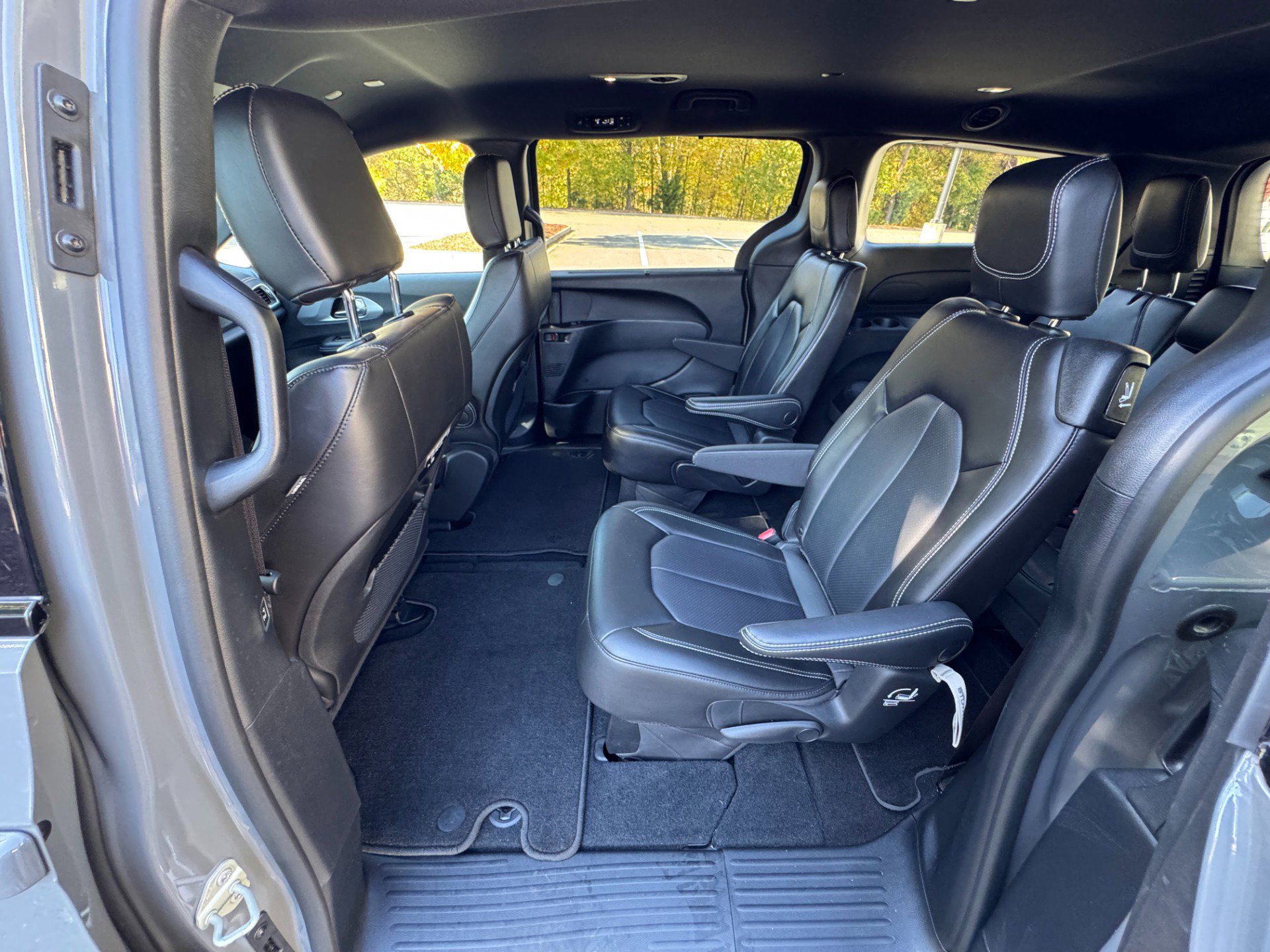 Used 2023 Chrysler Pacifica Touring-L w/ S Appearance Package image 38