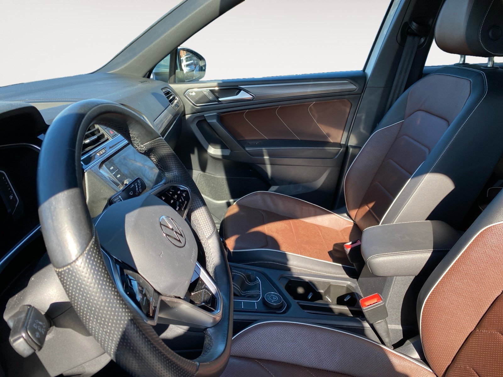 Used 2022 Volkswagen Tiguan SEL R-Line image 20