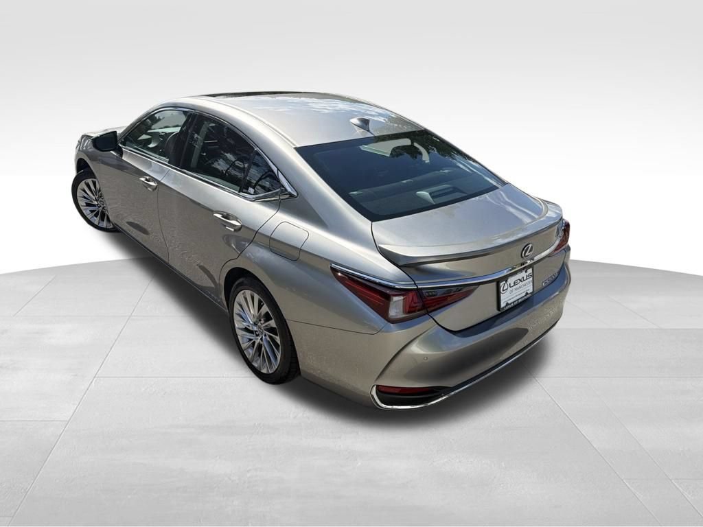 Used 2020 Lexus ES 300h w/ Luxury Package FWD image 4