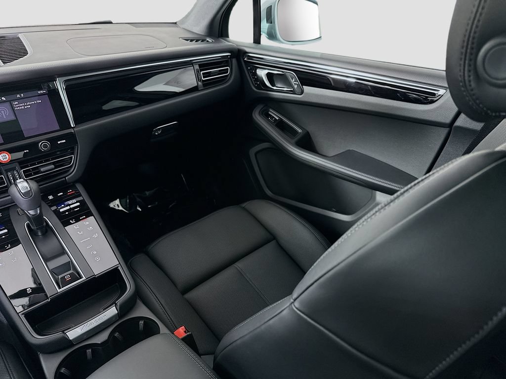 Certified 2026 Porsche Macan AWD/4WD image 26