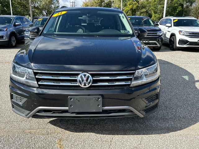 Used 2021 Volkswagen Tiguan SE w/ Panoramic Sunroof Package image 8