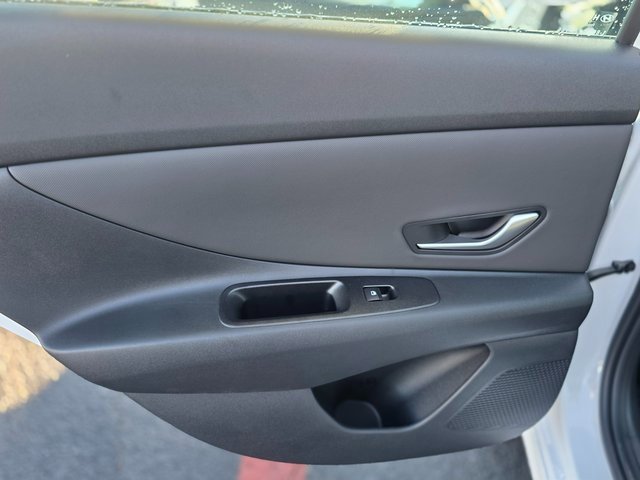 New 2025 Hyundai Elantra Limited image 14