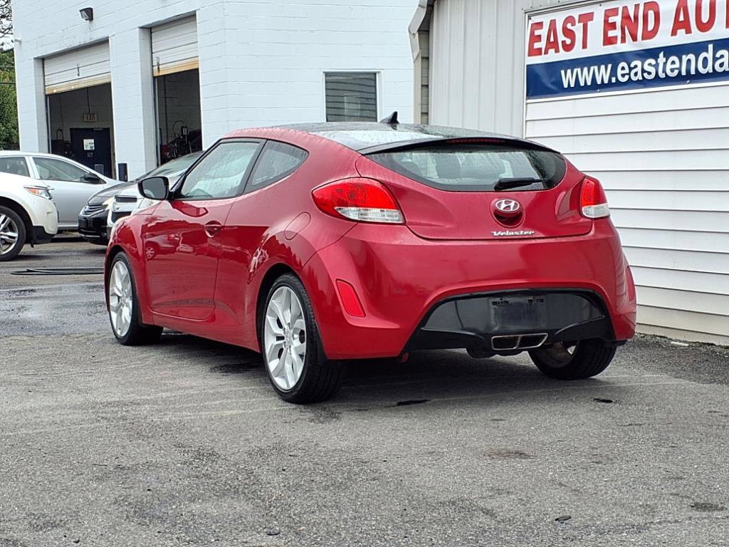 Used 2013 Hyundai Veloster w/ Style Pkg image 3