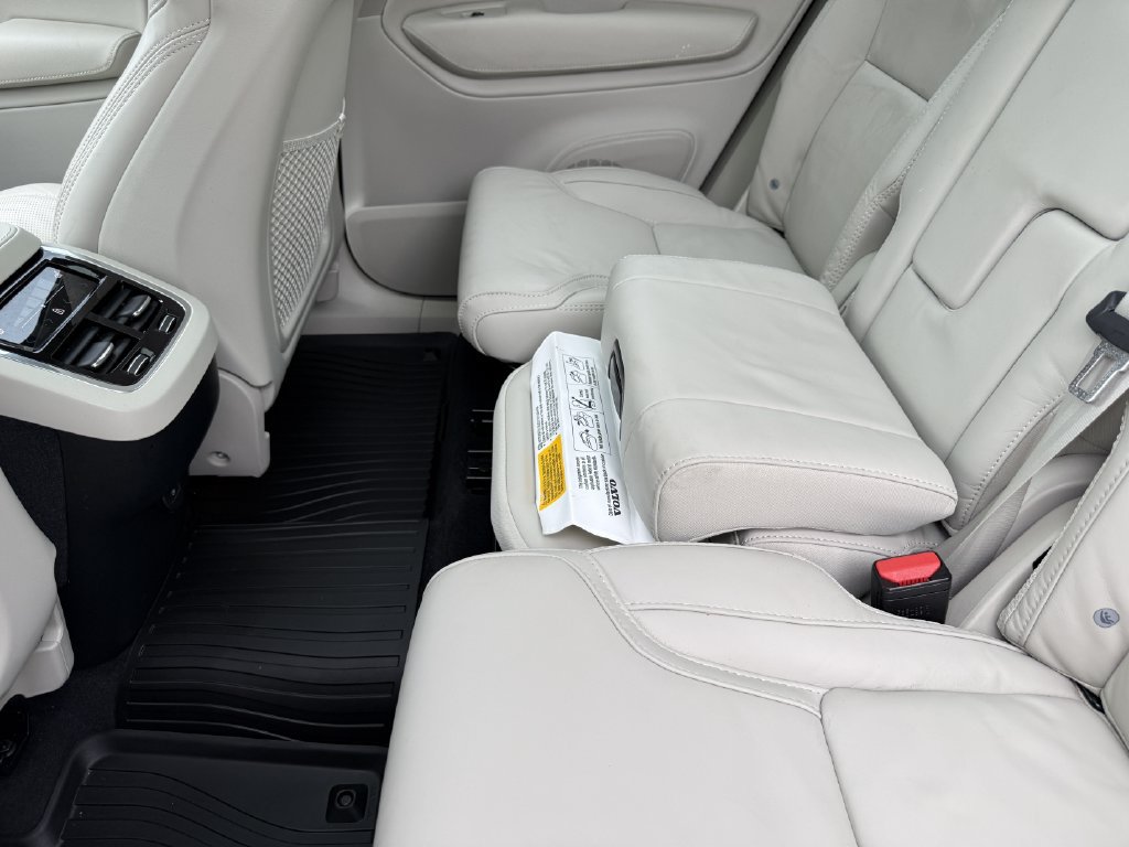 Certified 2025 Volvo XC90 B5 Ultra w/ Lounge Package AWD/4WD image 27