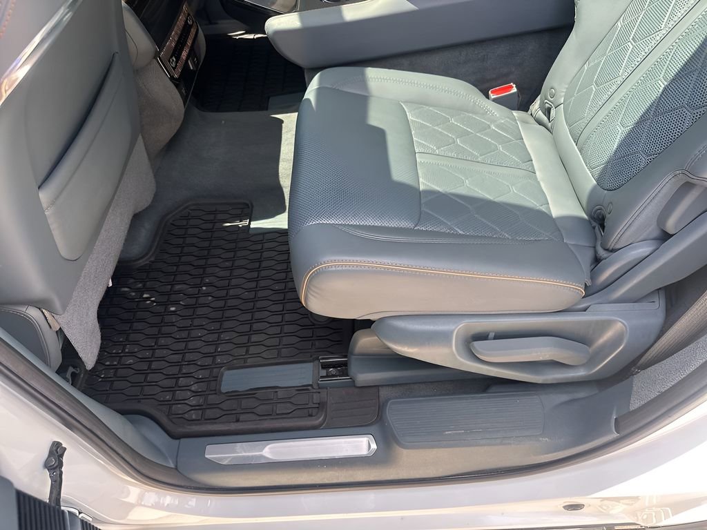 Used 2022 Jeep Grand Wagoneer Series III w/ Rear Seat Video Group 1 image 18