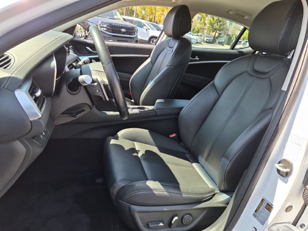 Used 2025 Genesis G70 2.5T RWD image 25