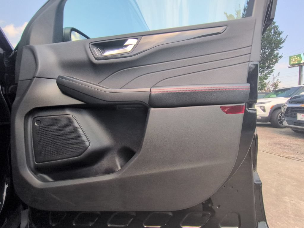 Used 2025 Ford Escape ST-Line AWD/4WD image 32