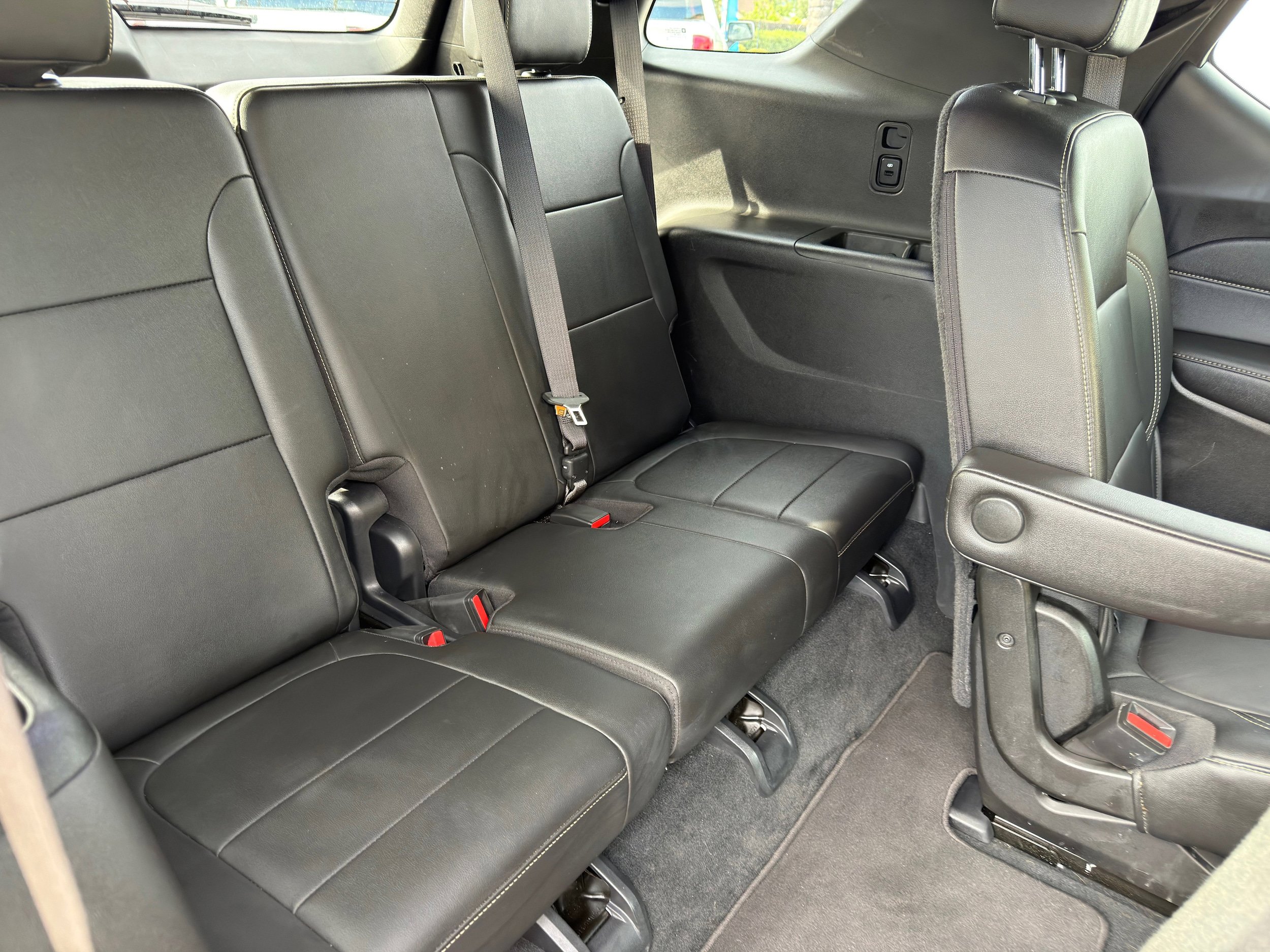 Used 2023 Chevrolet Traverse LT FWD image 11